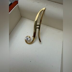 Gold Curved Scroll Women’s Brooch Pin